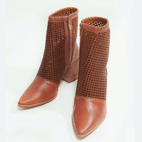 Kaanas Shoes - NEW KAANAS Basketweave Leather Boots Size 11